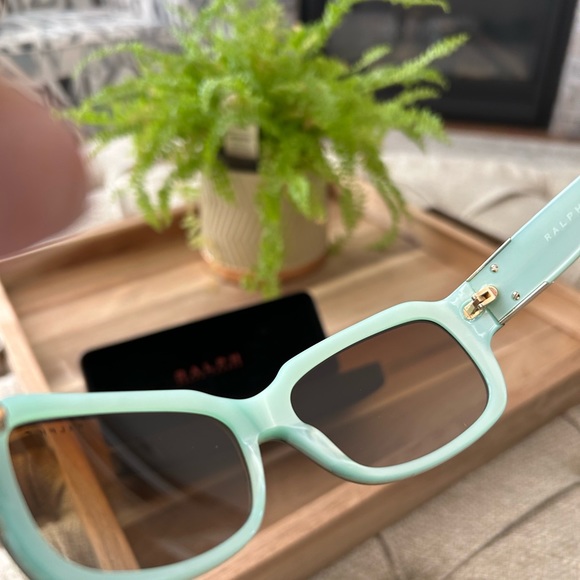 New Ralph Lauren sunglasses - Picture 5 of 5